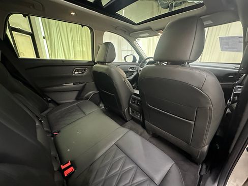 Used 2026 Nissan Rogue Platinum w/ Platinum Premium Package image 19