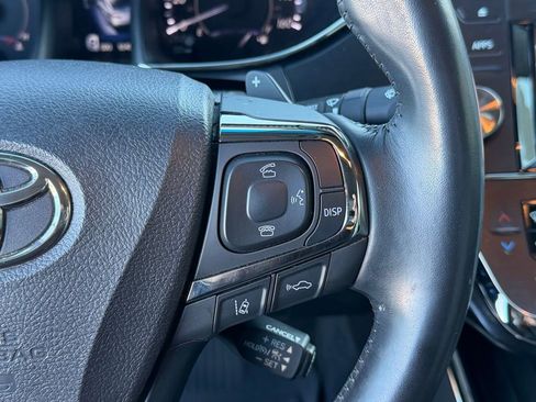 Used 2018 Toyota Avalon Limited image 15