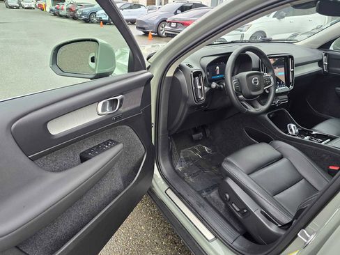 Certified 2025 Volvo XC40 B5 Plus image 19