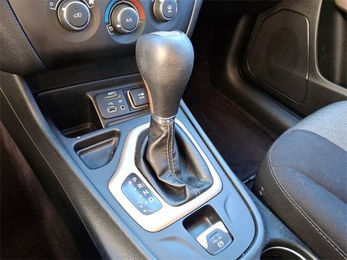 Used 2018 Jeep Cherokee Latitude image 14