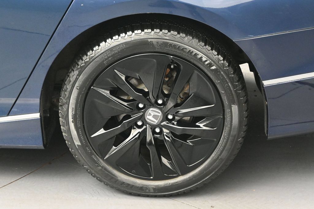 Used 2018 Honda Accord EX image 32