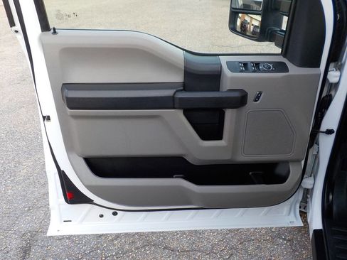 Used 2022 Ford F250 XL w/ Power Equipment Group image 15