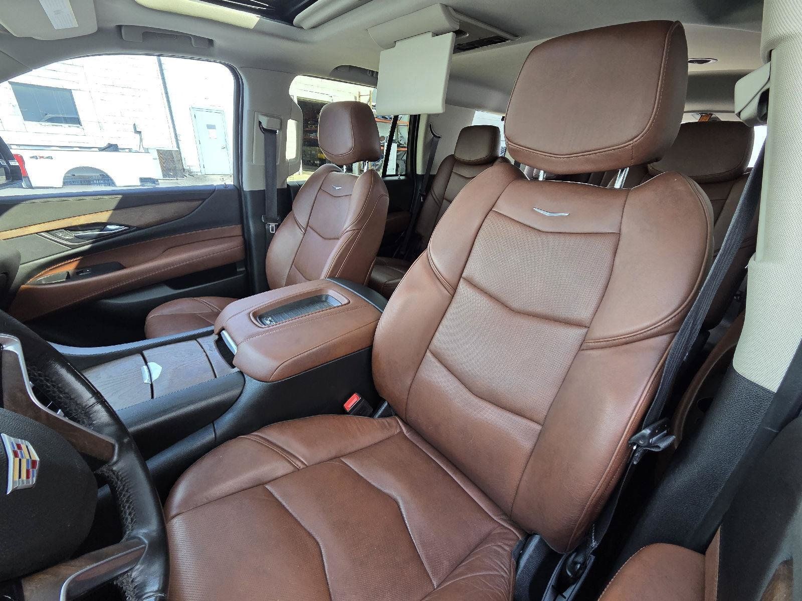 Used 2019 Cadillac Escalade Premium Luxury w/ LPO, Radiant Package AWD/4WD image 7