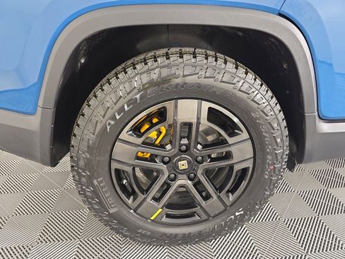 Used 2022 Rivian R1T Adventure image 12