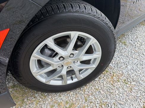 Used 2024 Chevrolet Equinox LT image 2