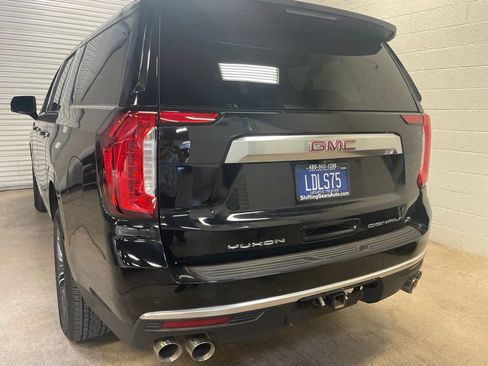 Used 2021 GMC Yukon XL Denali w/ Denali Premium Package AWD/4WD image 11