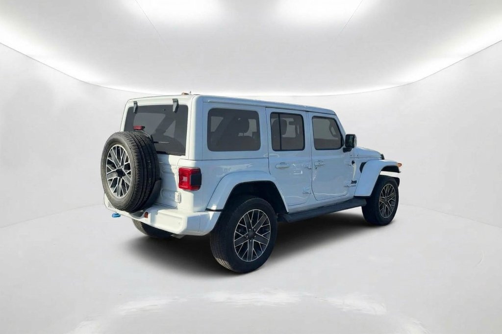 Used 2022 Jeep Wrangler Unlimited Sahara AWD/4WD image 6