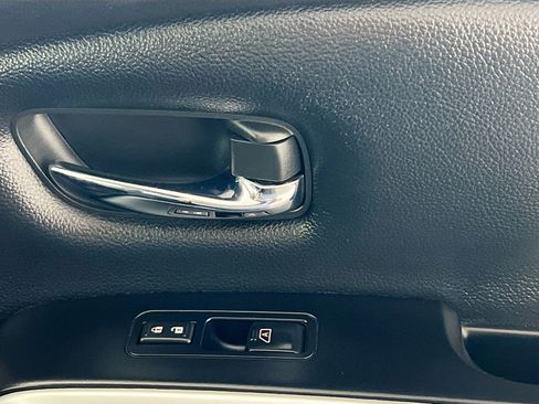 Used 2017 Nissan Titan SV RWD image 32
