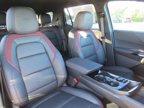 Used 2026 Chevrolet Equinox RS w/ Convenience Package III FWD image 9