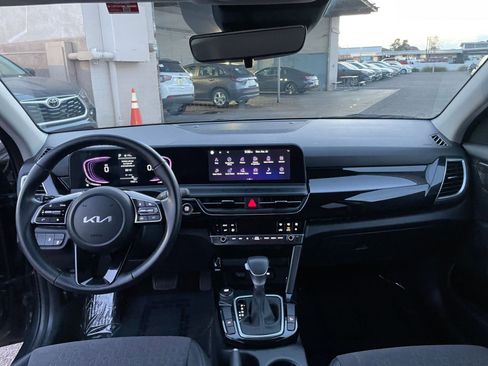 Used 2025 Kia Seltos S image 32