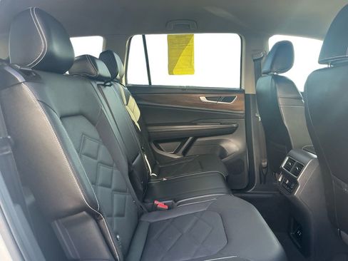 Used 2025 Volkswagen Atlas SE image 19