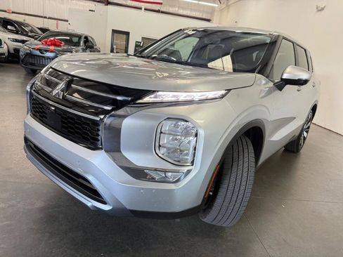 Used 2025 Mitsubishi Outlander SE FWD image 29