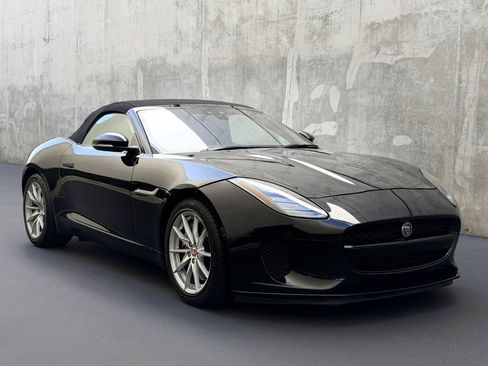 Used 2020 Jaguar F-TYPE image 3