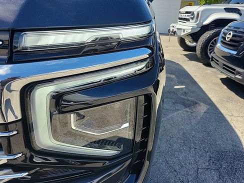 Used 2025 Chevrolet Suburban Premier w/ Sun And Tow Package RWD image 4