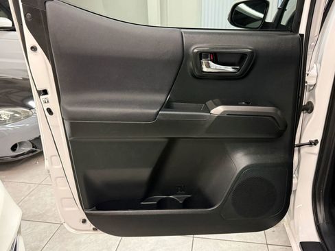 Used 2017 Toyota Tacoma TRD Off-Road w/ Tow Package (A/T) image 15