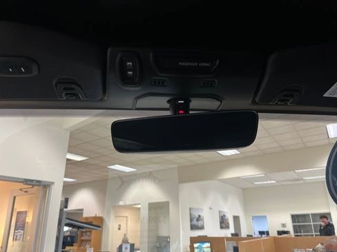 Used 2018 Jeep Wrangler Unlimited Sahara image 21