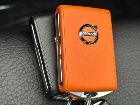 Used 2021 Volvo XC60 T5 Momentum w/ Advanced Package image 31