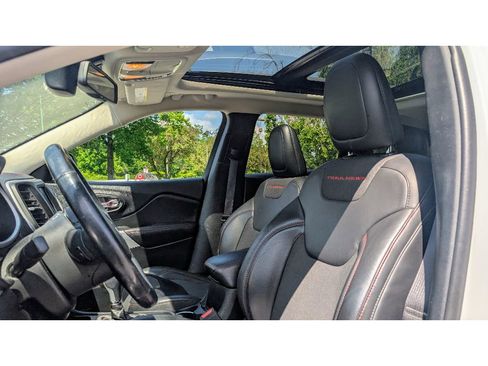 Used 2018 Jeep Cherokee Trailhawk w/ Comfort/Convenience Group image 15