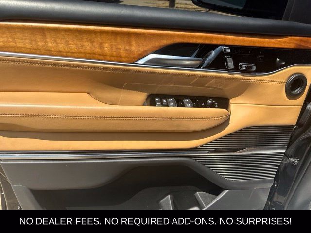Used 2023 Jeep Grand Wagoneer Series III AWD/4WD image 16