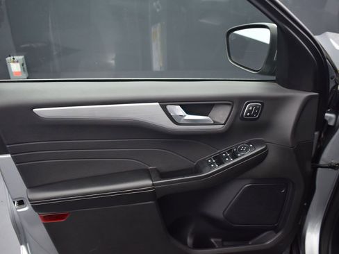 Used 2024 Ford Escape Platinum image 6