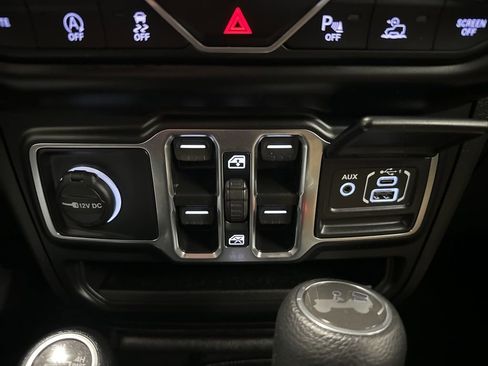 Used 2021 Jeep Wrangler Unlimited Sahara AWD/4WD image 36