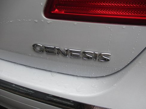 Used 2014 Hyundai Genesis 3.8 RWD image 11