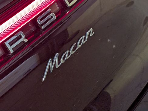 Certified 2026 Porsche Macan AWD/4WD image 17