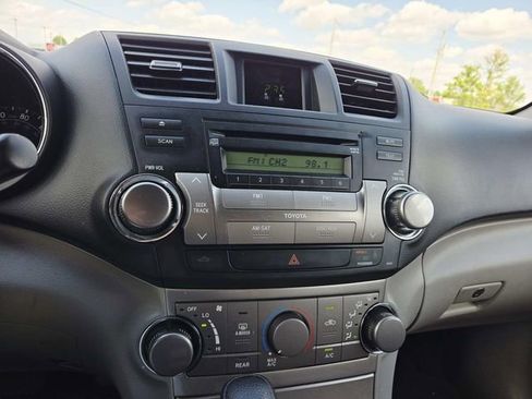 Used 2013 Toyota Highlander FWD image 8