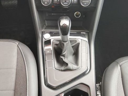 Used 2024 Volkswagen Taos SE image 14