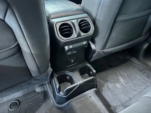 Certified 2023 Jeep Wrangler Unlimited Rubicon w/ Cold Weather Group AWD/4WD image 36
