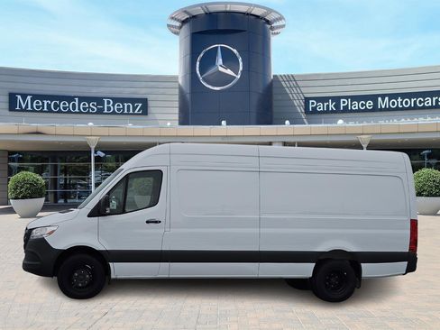 New 2025 Mercedes-Benz Sprinter 3500 image 3