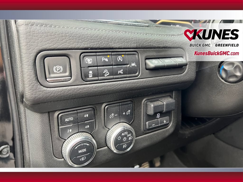 Used 2024 GMC Yukon XL Denali w/ Denali Reserve Package AWD/4WD image 14