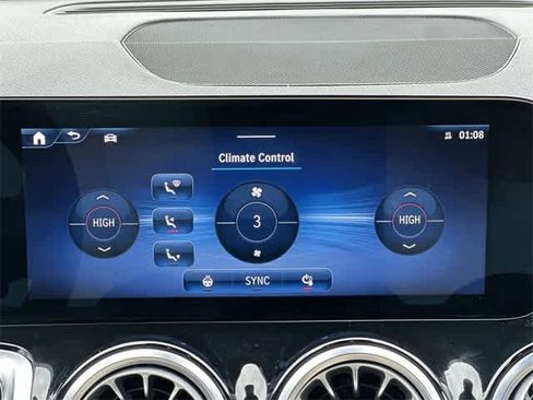 Used 2025 Mercedes-Benz GLB 250 4MATIC image 15