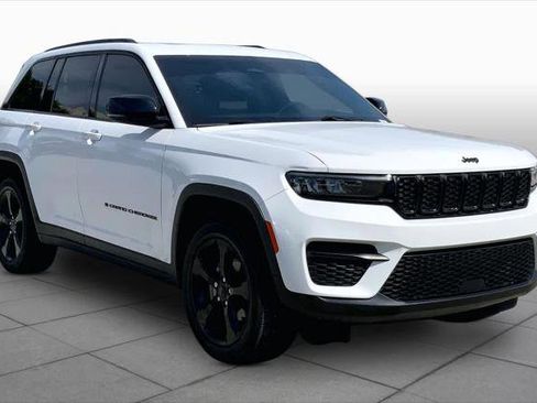 Certified 2024 Jeep Grand Cherokee Altitude AWD/4WD image 3