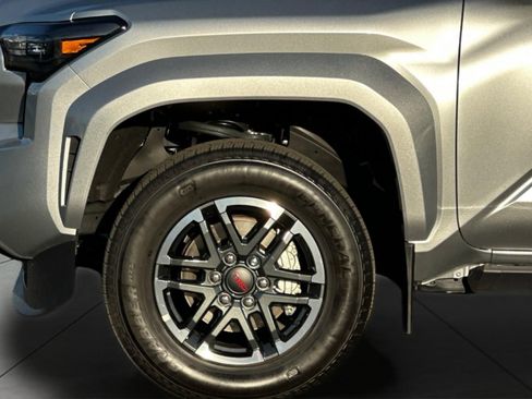 Used 2024 Toyota Tacoma TRD Sport image 5