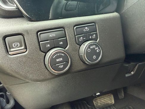 Used 2023 Chevrolet Silverado 1500 LT w/ Leather Package image 11