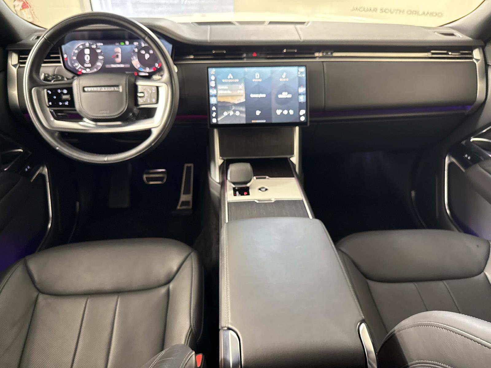 Used 2025 Land Rover Range Rover SE AWD/4WD image 16
