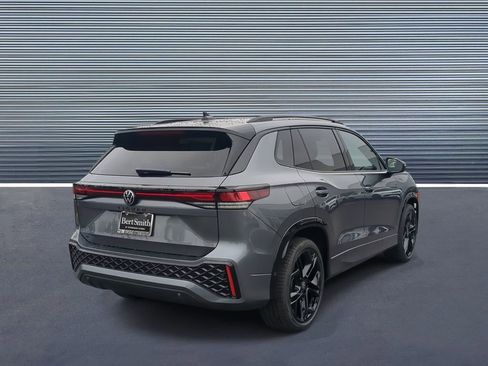 New 2026 Volkswagen Tiguan SE R-Line image 3