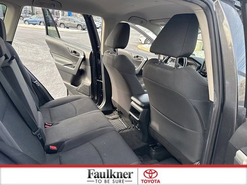 Used 2021 Toyota RAV4 LE image 14