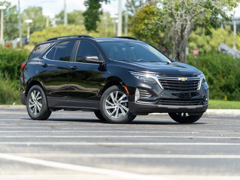 Used 2022 Chevrolet Equinox LT FWD image 2