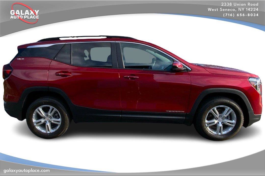 Used 2023 GMC Terrain SLE w/ Driver Convenience Package AWD/4WD image 4