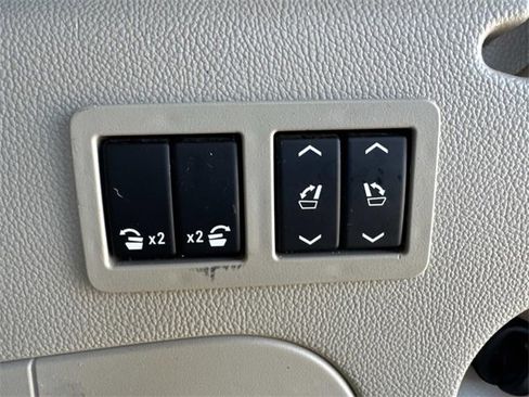 Used 2018 Cadillac Escalade ESV Premium Luxury image 12