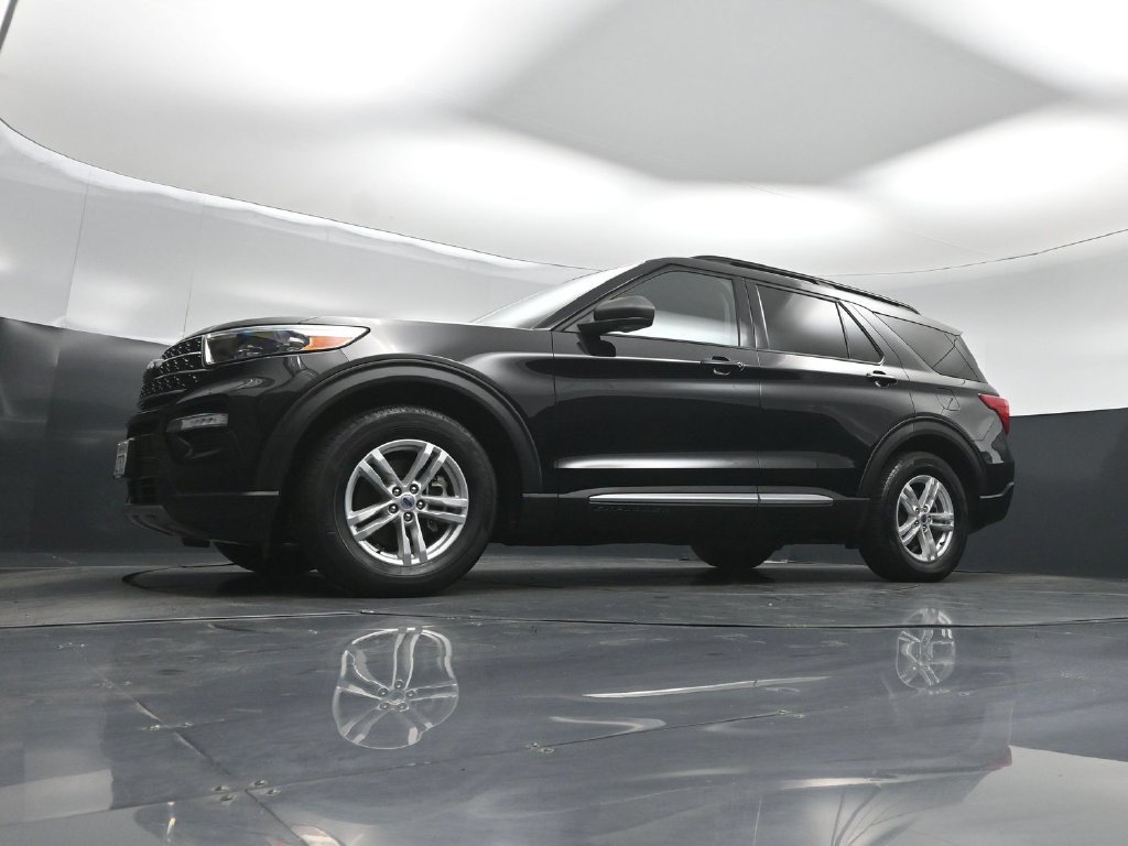 Certified 2023 Ford Explorer XLT w/ Equipment Group 202A RWD image 40