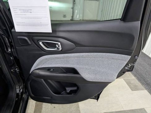 Used 2022 Jeep Compass Latitude w/ Sun and Sound Group image 27