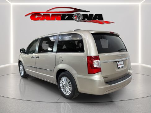 Used 2015 Chrysler Town & Country Limited Platinum FWD image 8