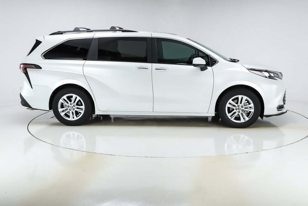 Used 2024 Toyota Sienna XLE w/ XLE Plus Package AWD/4WD image 22