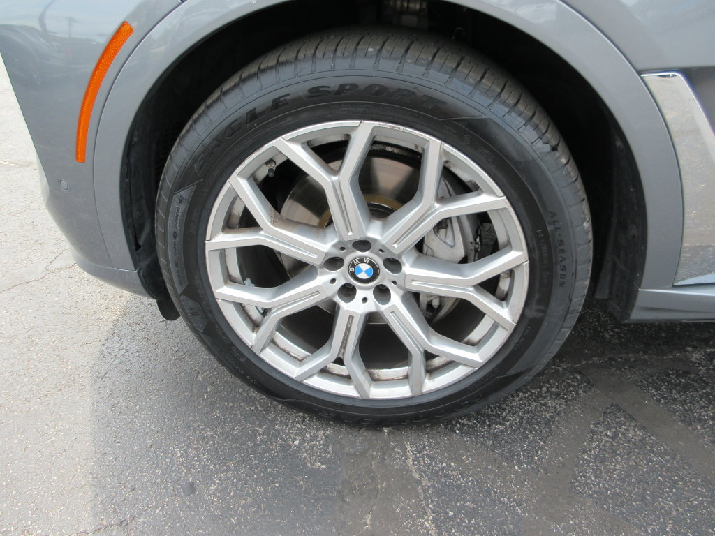 Used 2023 BMW X7 xDrive40i w/ Executive Package AWD/4WD image 14