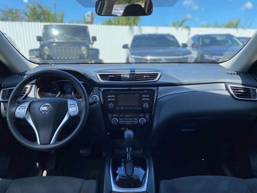 Used 2016 Nissan Rogue SV FWD image 25