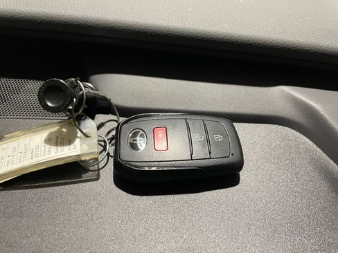 Used 2025 Toyota Prius LE image 22