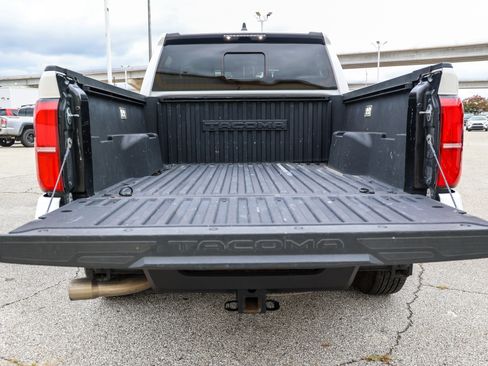 Certified 2024 Toyota Tacoma SR5 AWD/4WD image 12